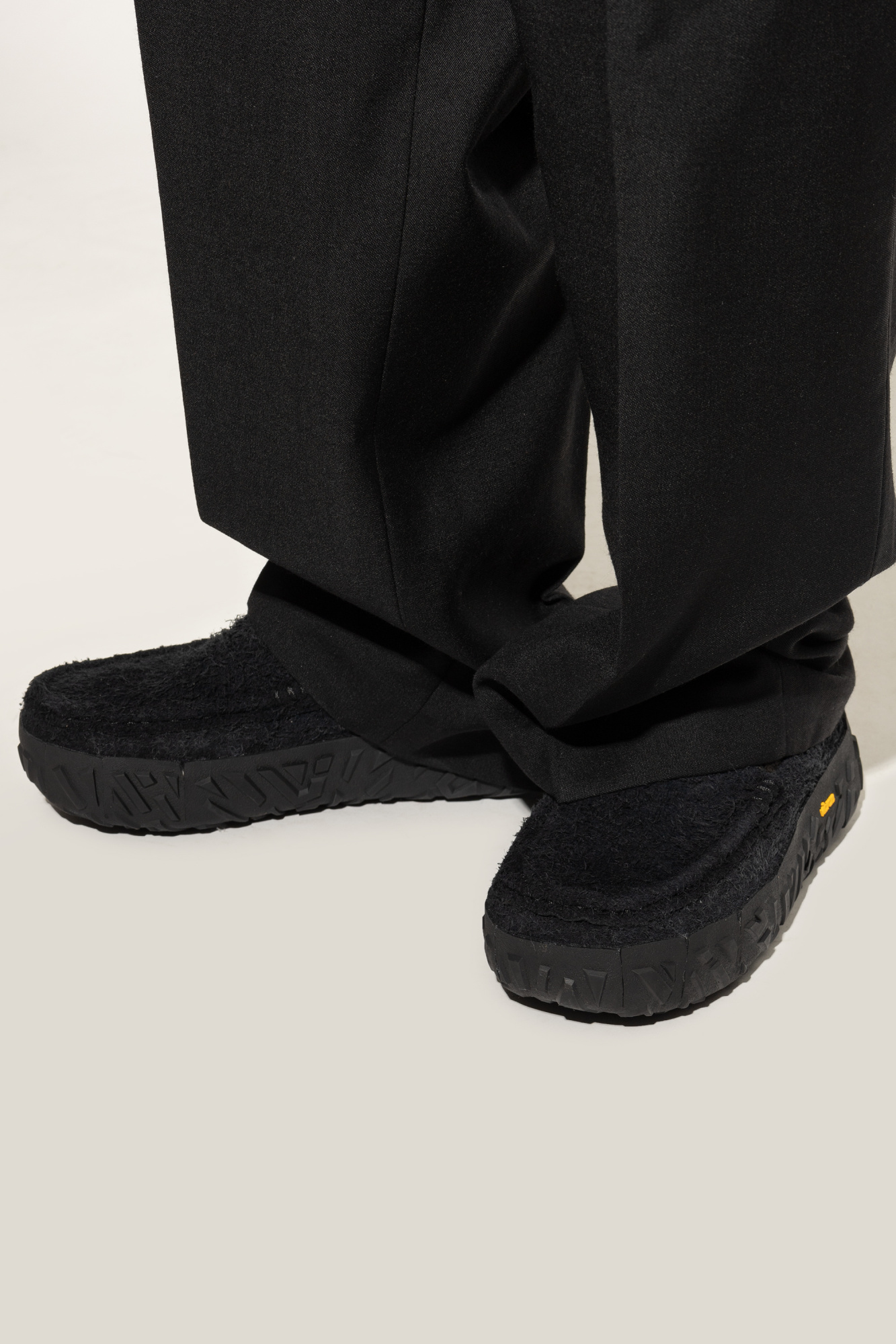 Black Shoes M ASCOT VIBRAM WRAP TECH UGG - Vitkac AS